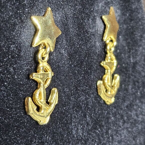 Vintage Gold Tone Star With Dangling Anchor Statement Earrings - Picture 6 of 11